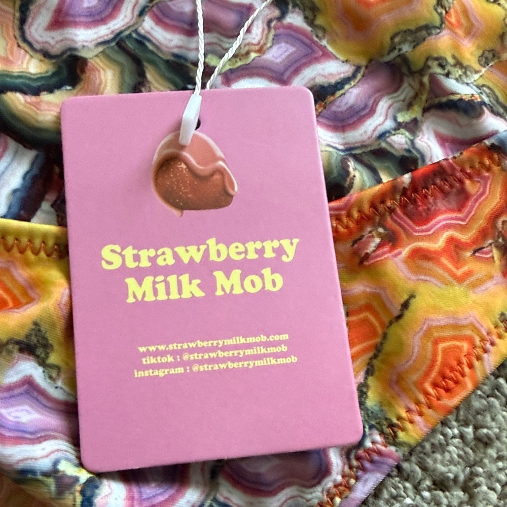 Strawberry Milk Mob Welcome To The Jungle Bikini Bottom - Picture 3 of 4